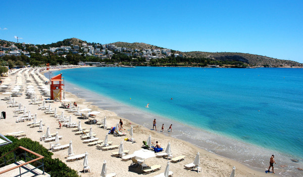 Περιφέρεια Αττικής - ΙΣΑ: Ενημερωτική δράση για τα μέτρα προφύλαξης από τον Sars-CoV-2 σε 21 παραλίες της Αττικής