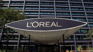 Η Kering πουλά το τμήμα καλλυντικών στη L’Oréal