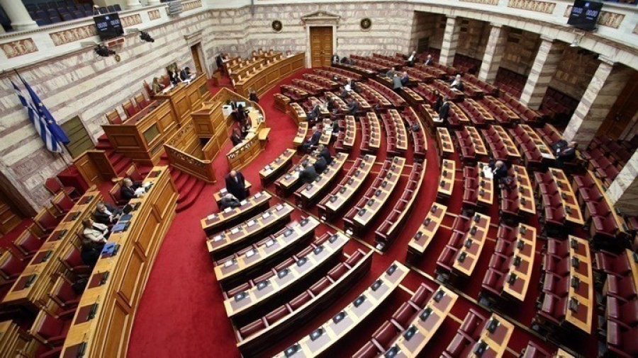 Προς αντιπαράθεση Μητσοτάκη - Τσίπρα στη Βουλή για αισχροκέρδεια