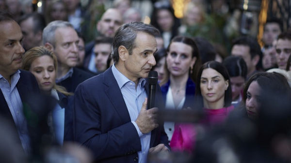 Μητσοτάκης σε Τσίπρα: Επιδιώκεις να κατεδαφίσεις τον φράχτη στον Έβρο;
