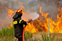 Μαίνονται για 2η μέρα οι πυρκαγιές στην Νέα Αλμυρή Κορινθίας και Ασκληπιείο Αργολίδας
