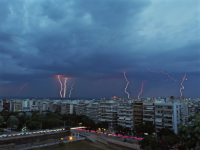 Πάνω από 25.000 κεραυνοί τις τελευταίες ώρες – Νέα επιδείνωση του καιρού από τα μεσάνυχτα