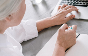 Μιχαηλίδου: 5.300 εργαζόμενοι συνταξιούχοι δήλωσαν έως τώρα την απασχόλησή τους στην πλατφόρμα