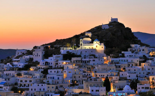 Ίος, Σίφνος και Νάξος στις ταξιδιωτικές τάσεις του 2024, για τους τουρίστες από Μάντσεστερ