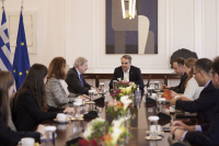 Μητσοτάκης με Γιοχάνες Χαν: Στο επίκεντρο το πολυετές δημοσιονομικό πλαίσιο 2021-2027