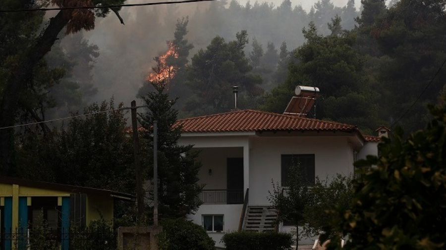 Πυρκαγιά στην Αχαΐα: Με ασφάλεια μεταφέρθηκαν οι κάτοικοι της Δροσιάς