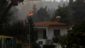 Πυρκαγιά στην Αχαΐα: Με ασφάλεια μεταφέρθηκαν οι κάτοικοι της Δροσιάς