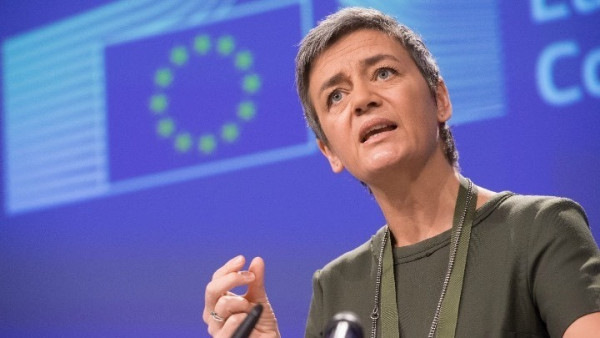 Βεστάγκερ: Πρώιμη η κουβέντα για δεύτερο πακέτο οικονομικής στήριξης