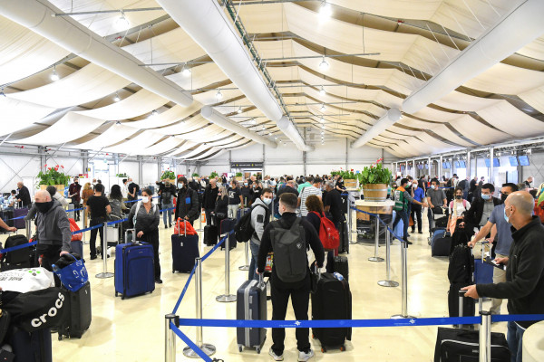 Το Ισραήλ θα αρχίσει να επιτρέπει την περιορισμένη είσοδο γκρουπ ξένων τουριστών τον Μάιο