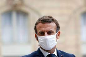 Γαλλία: Ο Μακρόν ξαναφορά τη μάσκα του για λόγους &quot;ευθύνης&quot;, μετά την αύξηση των κρουσμάτων