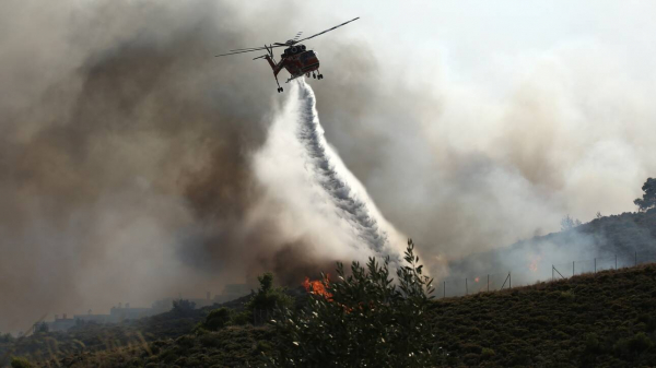 Φωτιά - Κεφαλονιά: Απομακρύνονται κάτοικοι για λόγους ασφαλείας