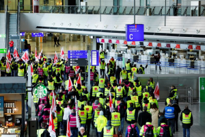 Γερμανία: Απεργούν και οι εργαζόμενοι στην ασφάλεια των αεροδρομίων
