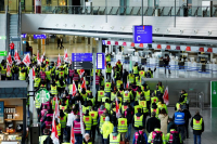 Γερμανία: Απεργούν και οι εργαζόμενοι στην ασφάλεια των αεροδρομίων