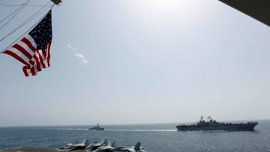 Ο Τραμπ αναστέλλει τη στρατιωτική επιχείρηση συνοδείας πλοίων στα στενά του Ορμούζ