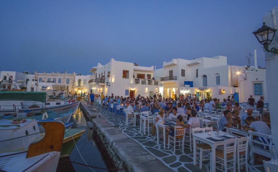 Πάρος: Θεαματική άνοδο σημειώνουν οι αφίξεις τουριστών