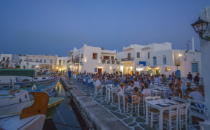 Πάρος: Θεαματική άνοδο σημειώνουν οι αφίξεις τουριστών