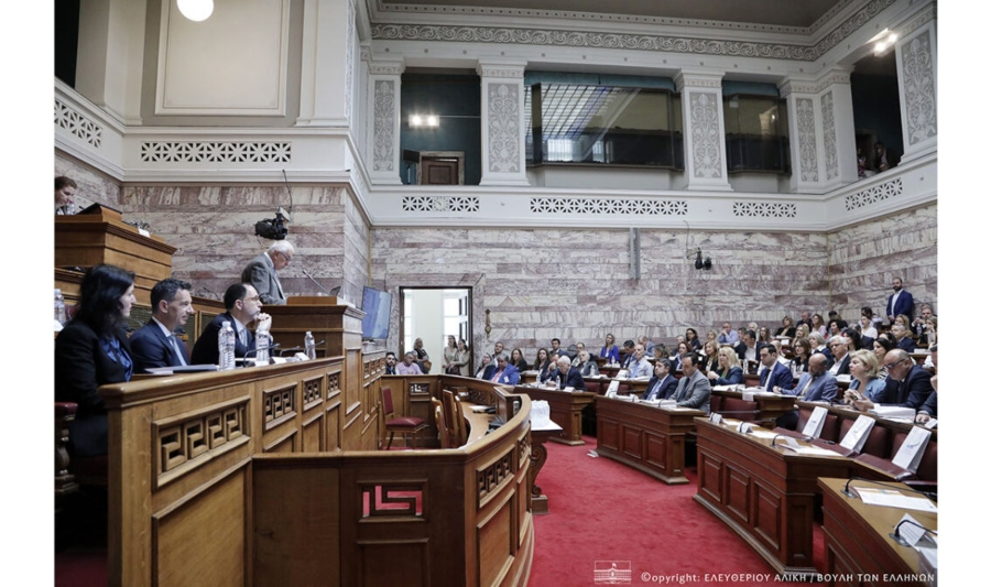 Υλοποιήθηκε η ψηφιοποίηση της βιβλιοθήκης της Βουλής από την Cosmote Telekom