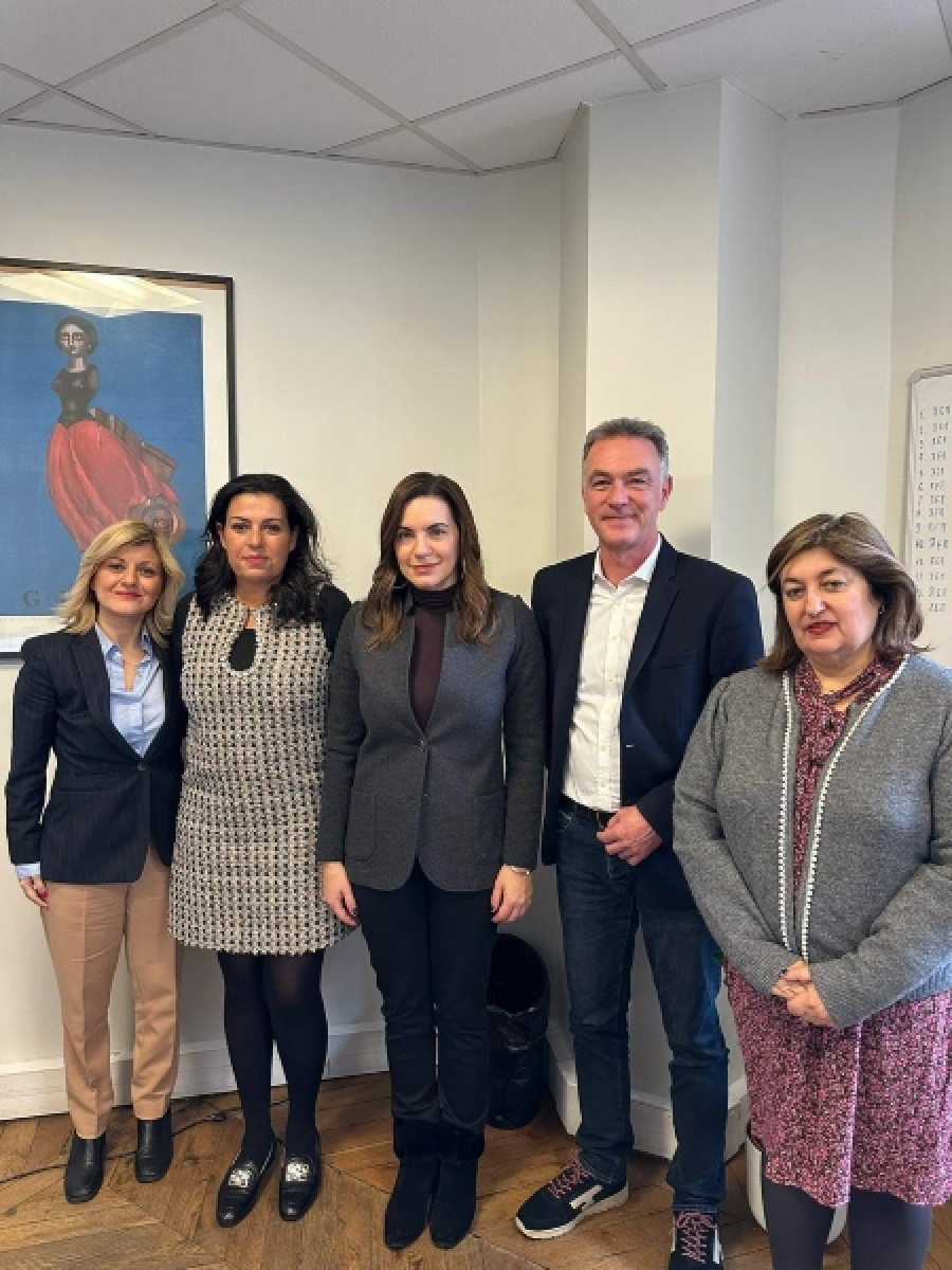 Κεφαλογιάννη: Επαφές στη Γαλλία με επίκεντρο τη στρατηγική συνεργασία στον τουρισμό