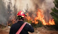 Σαλαμίνα: Πυρκαγιά κοντά σε κατοικημένη περιοχή