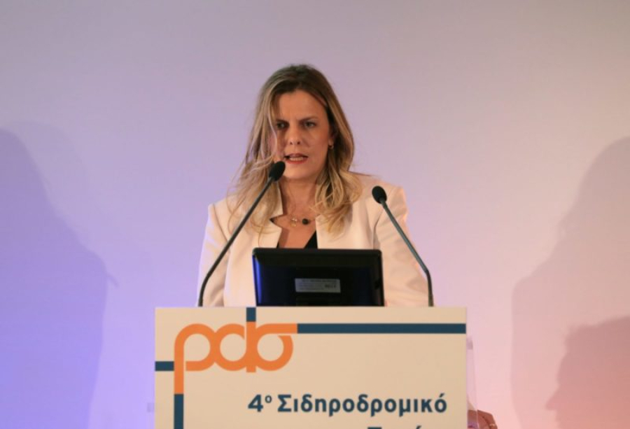 Ιωάννα Τσιαπαρίκου (Πρόεδρος ΡΑΣ): Ξεκίνησε δημόσιες εμφανίσεις και κατηγόρησε όλους τους άλλους για τον σιδηρόδρομο