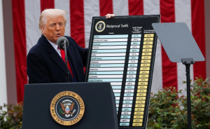 Η ΕΕ αναζητά τρόπους να αποφύγει ή να προετοιμαστεί για τους νέους αμερικανικούς δασμούς