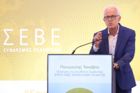 Παναγιώτης Τσινάβος (Κρι Κρι): Τιμήθηκε με το βραβείο «Χρυσός Αλέξανδρος» από τον ΣΕΒΕ