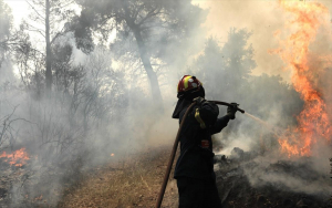 Κορινθία: Εκκενώνεται οικισμός λόγω της πυρκαγιάς