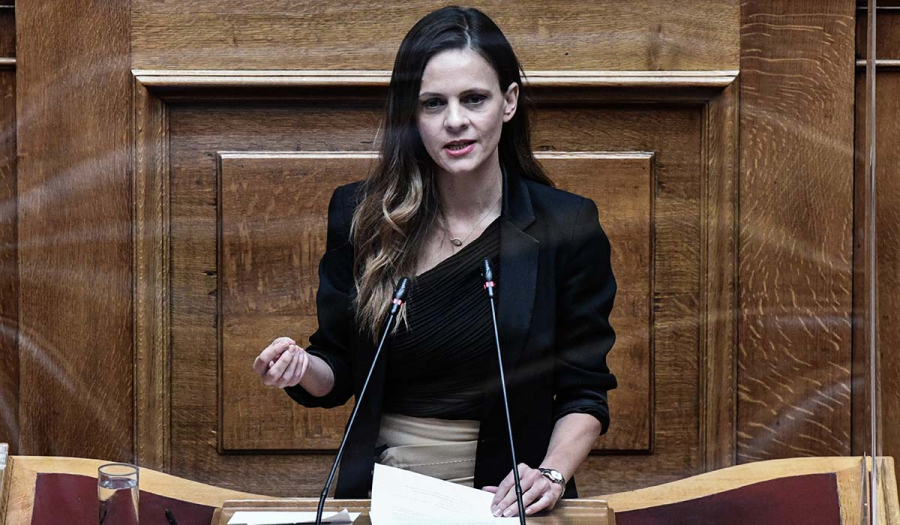 Αχτσιόγλου: Η κυβέρνηση λέει “ναι σε όλα” στις τράπεζες