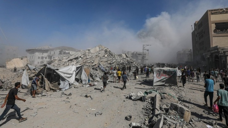 «Η Γάζα καίγεται»: Σφοδροί βομβαρδισμοί του Ισραήλ στη μεγαλύτερη πόλη του θυλάκου