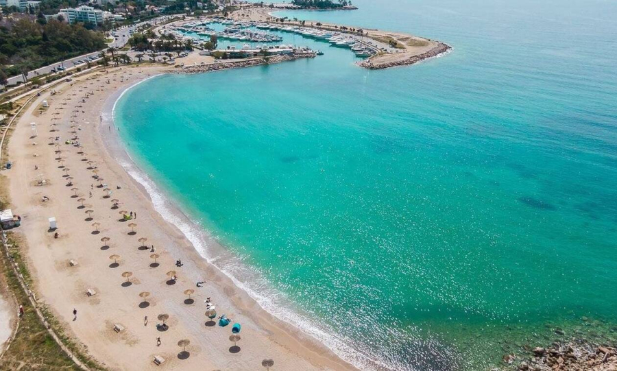 Παραλίες: Πού απαγορεύεται να κολυμπήσετε φέτος στην Αττική - Οι ακατάλληλες παραλίες από Πειραιά ως Βουλιαγμένη