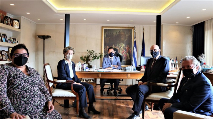 Γεωργιάδης: Επαφές με Santander Consumer Finance για παρουσία στην Ελλάδα