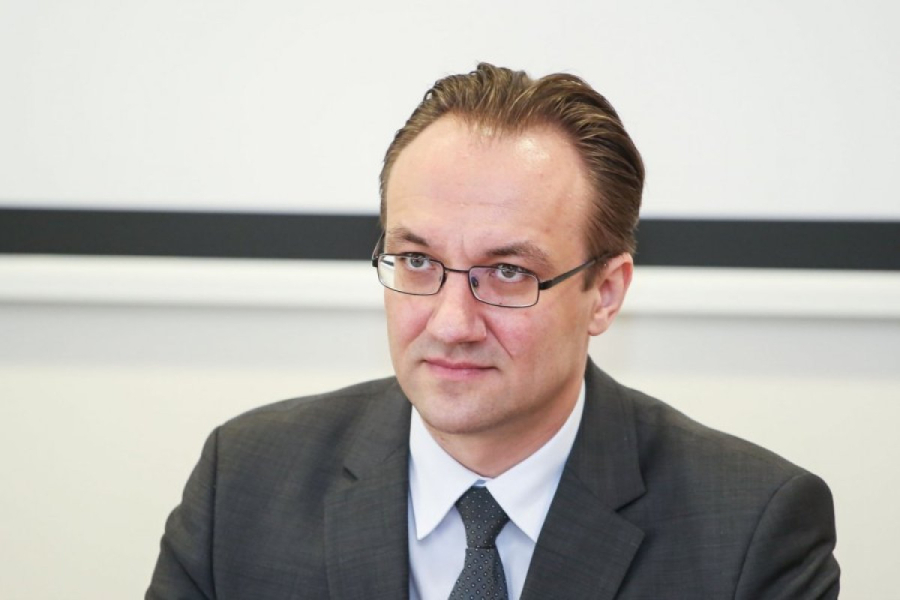 Σίμκους (ΕΚΤ): Η ύφεση στην Ευρωζώνη θα μετριάσει τον πληθωρισμό