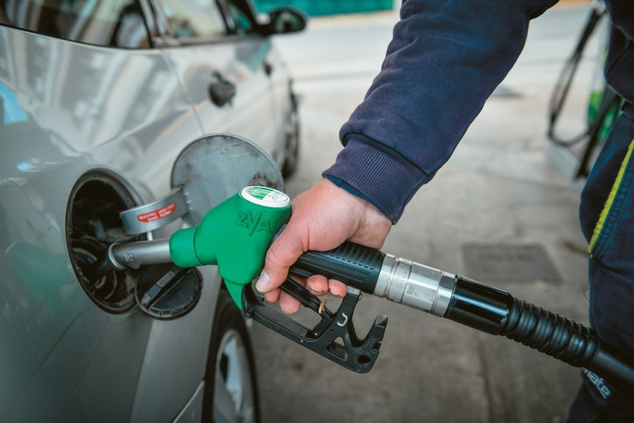 "Το μεγάλο παιχνίδι στα καύσιμα γίνεται στη νοθεία", λέει η πρόεδρος βενζινοπωλών Αττικής (vid)