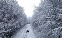 Σφοδρή χιονοθύελλα σε Βόλο και Πήλιο - Μάχη να κρατηθούν οι δρόμοι ανοιχτοί