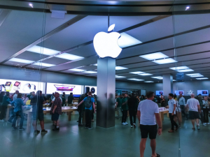 Apple: Επ αόριστον τηλεργασία για τους εργαζομένους της εταιρίας