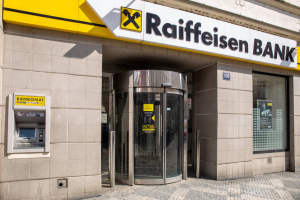 Η Raiffeisen Bank Internationall δεν βλέπει προς το παρόν κίνδυνο κρατικής διαχείρισης των δραστηριοτήτων της στη Ρωσία