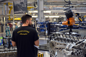 Lamborghini: Καθιερώνει την τετραήμερη εργασία την εβδομάδα για τους εργαζόμενους στην παραγωγή