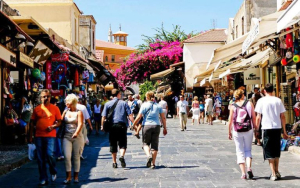 ForwardKeys: Στη 10άδα των κορυφαίων πόλεων η Αθήνα για ταξίδια το φετινό καλοκαίρι