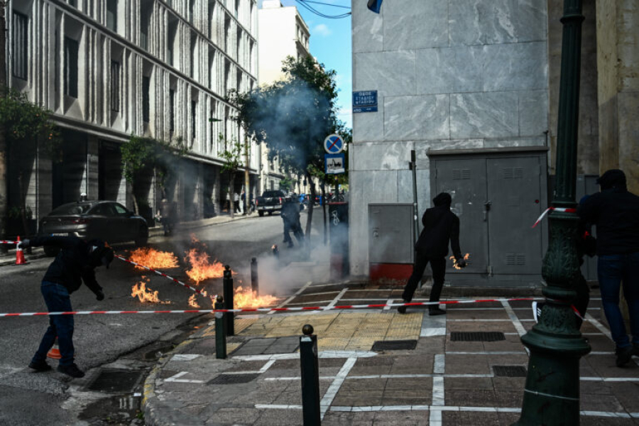 Πανεκπαιδευτικό συλλαλητήριο: Μαζική η συμμετοχή στο κέντρο της Αθήνας – Σημειώθηκε ένταση με επεισόδια