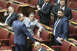 Ήρθη η ασυλία των «Σπαρτιατών» με συντριπτική πλειοψηφία