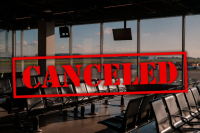 Μπλακ άουτ στα διεθνή αεροδρόμια, λόγω ελλείψεων προσωπικού και απεργιών