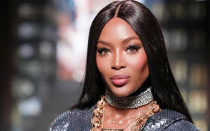 Ναόμι Κάμπελ: Έγινε μητέρα σε ηλικία 50 ετών