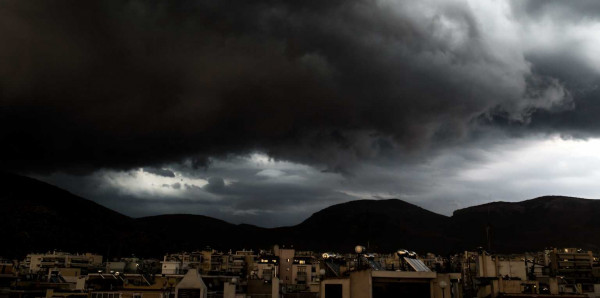 Καιρός: Λασποβροχές και τοπικές καταιγίδες σήμερα