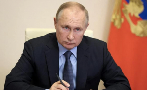 Ο Πούτιν απαγόρευσε στους Ρώσους να μεταφέρουν χρήματα στο εξωτερικό