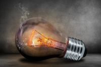Ηλεκτρικό ρεύμα: Αναδρομικά ανά τετράμηνο οι εκπτώσεις για μείωση της κατανάλωσης