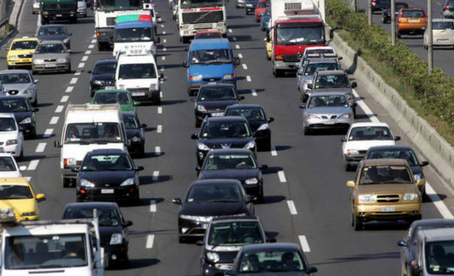 ΑΑΔΕ: Διευκρινίσεις για ειδοποιητήρια τελών κυκλοφορίας οχημάτων σε ακινησία