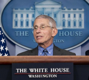Ο Φάουτσι προειδοποιεί για αύξηση νοσηλειών