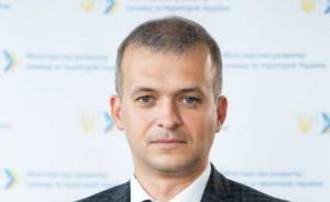 Ο υφυπουργός Υποδομών και Ανάπτυξης Κοινοτήτων, Βασίλ Λοσίνσκι. 