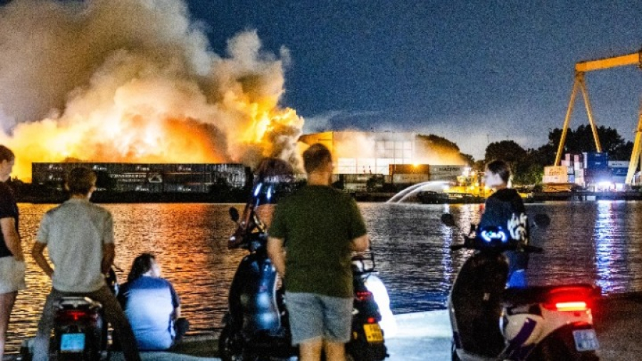 Ολλανδία: Ένας νεκρός και τραυματίες από έκρηξη σε διυλιστήριο στο λιμάνι του Ρότερνταμ