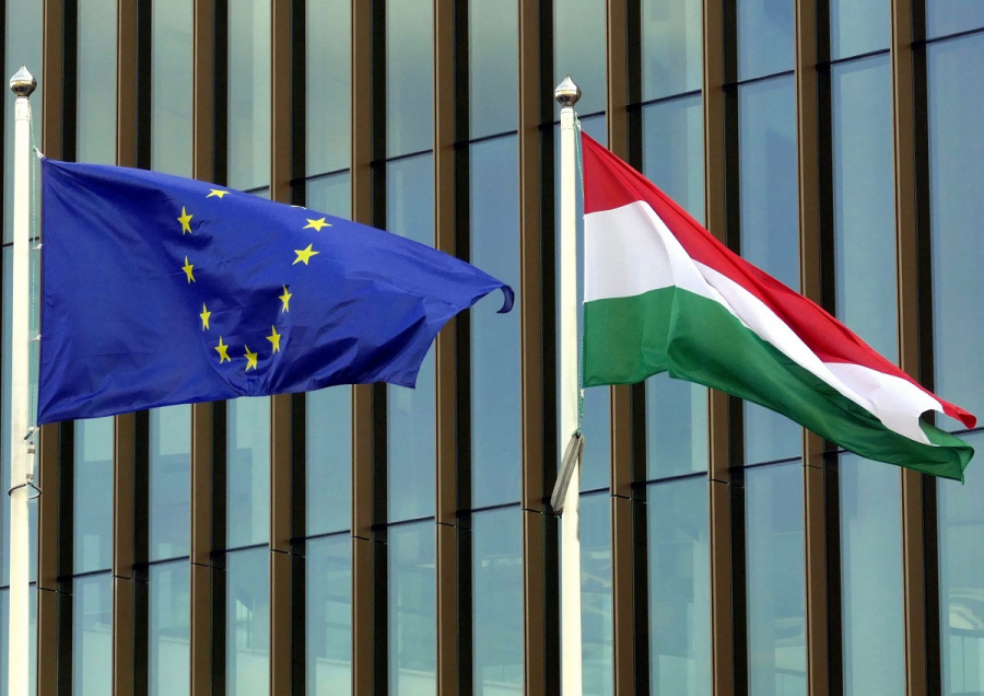 Η ΕΕ απειλεί με διακοπή χρηματοδότησης την Ουγγαρία, λόγω του ομοφοβικού νόμου